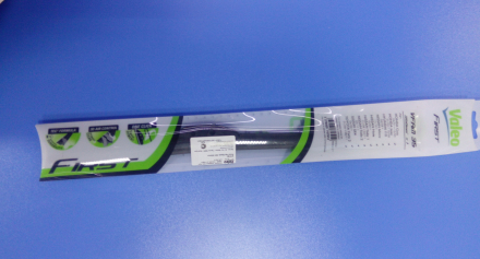 575791 Щетка стеклоочистителя бескаркасная Valeo First 350 мм (575791) Кар Электро