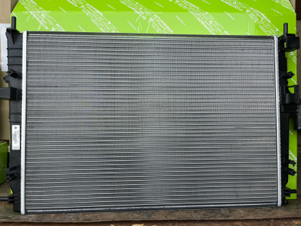 735635AVT Радиатор двигателя Premium Renault Logan (04-)1.6  AT / Duster (10-) Кар Электро