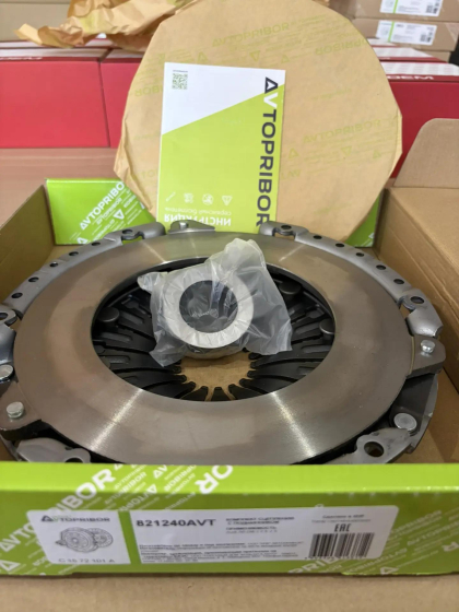821240AVT Комплект сцепления с подшипником Audi A6 (94-) 2.4-2.8 Кар Электро